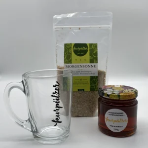 Geschenkpaket - Kirschblüte: Glasbecher, Teepackung & Honigglas mit floralem Deckel auf weißem Hintergrund.